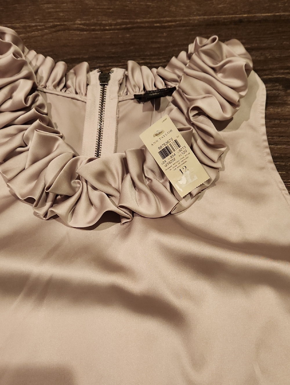 ❤️ NWT! ANN TAYLOR SATIN RUFFLE NECK SLEEVELESS BLOUSE / TOP, 12 - Picture 6 of 9